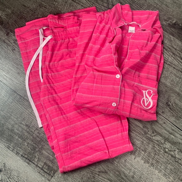 Victoria's Secret Other - ✨HP✨ Victoria’s Secret pink and silver pajama set